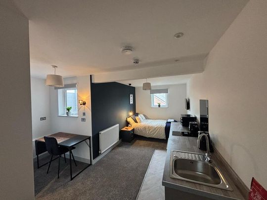 6 bedroom house to rent - Photo 1