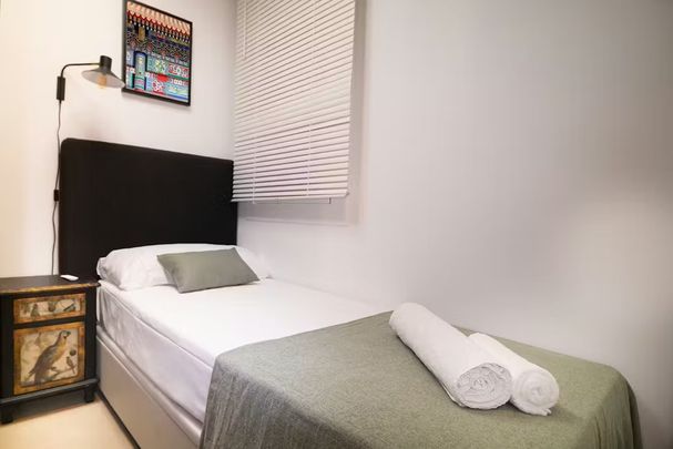 Carrer de las Navas de Tolosa, Barcelona, Catalonia 08026 - Photo 1