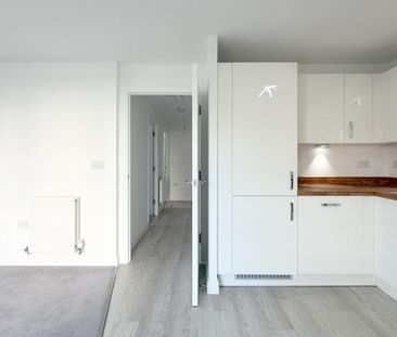 2 bedroom Flat To Let - Photo 4