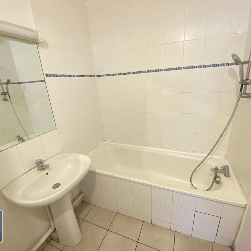 Location Appartement 2 pièces 58m² ST DENIS 97400 - Photo 1