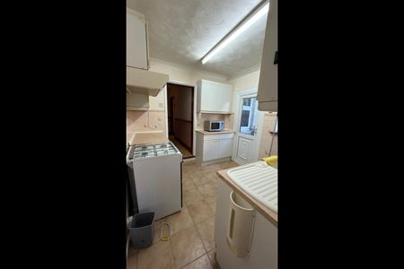 Room in a Shared Flat, Pemdevon Road, CR0 - Photo 4