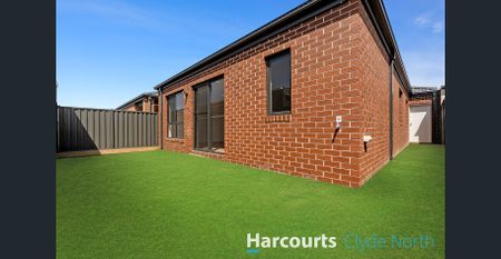 Spacious 3 Bedroom in Evergreen with TWO Living Spaces! - Photo 4