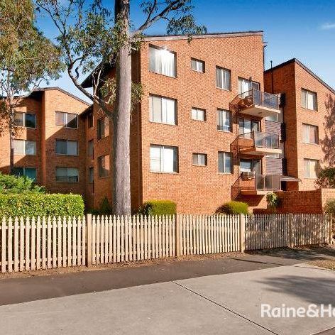 Two Bedroom Unit in Great Location! - Photo 1