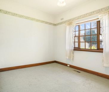 Charming Beachside Family Home in Prime Mentone Location - Photo 2