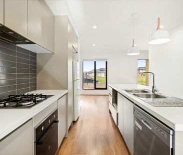 36 Saran Cresent, Deanside, VIC, 3336 - Photo 3