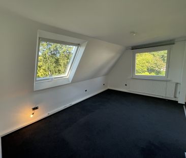 Gemütlich und gepflegt im Dachgeschoss! 2-Zimmer-Mietwohnung - Photo 3