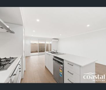 Stylish, Brand-New Dual Key Home in Peaceful Vista Estate - Photo 3