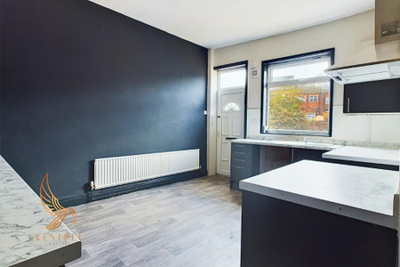 3 bedroom terraced house to rent - Photo 4