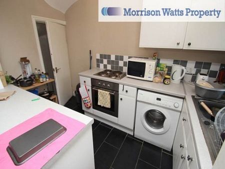 4 Bed - Stanmore View, Burley, Leeds - Photo 3