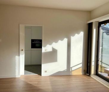 Ruim gerenoveerd eerste verdiep in woonpark bij dorpscentrum - Photo 1