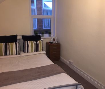 4 Bedroom Semi Detached To Rent in Lenton - Photo 6