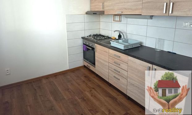 Na prenájom nezariadený 1 izbový byt v Nových Zámkoch - Fotografia 1