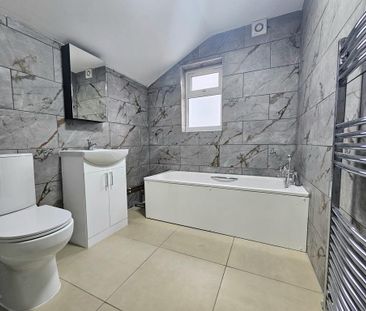 3 bedroom end of terrace house to rent - Photo 3