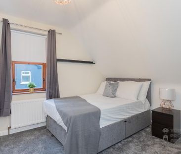 Room 4, 16 Robbs Road, Dundonald, BT16 2NA - Photo 2