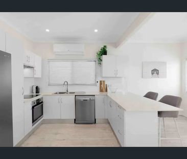 Charming Sun-Filled Cottage with Pool – Long Term Lease - Photo 4