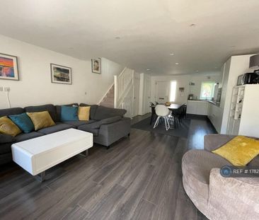 2 bedroom end of terrace house to rent - Photo 3