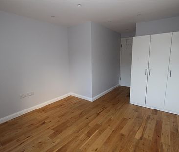 1 bedroom Terraced House to let - Photo 5