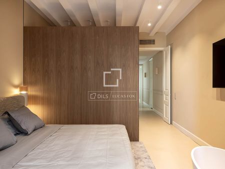 Luxury apartment, fully renovated, 3 bedrooms, 250 square meters, designer furniture for rent in Eixample Derecho - Photo 5