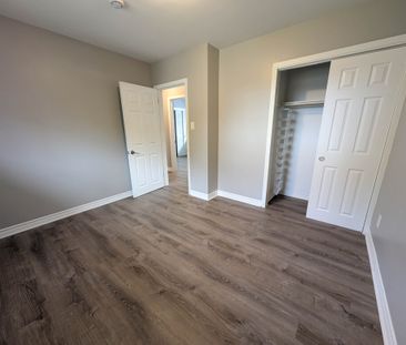 Bright and Comfortable 3-Bedroom Unit in Niagara Falls! - Photo 3