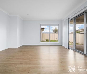 EXECUTIVE STYLE 3 BEDROOM HOME - Photo 2