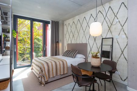 Carrer de la Diputació, Barcelona, Catalonia 08013 - Photo 5