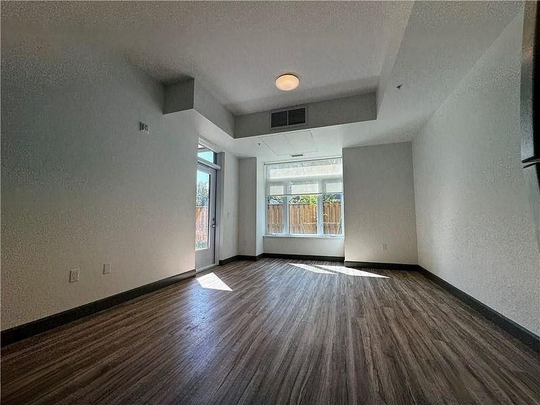 For Lease - 22645 ADELAIDE Road Unit# 301, Strathroy-Caradoc, Ontario - Photo 1