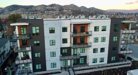 Upscale Corner 1 bdrm + den Condo near Downtown - Photo 4