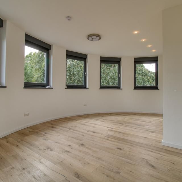 LUXUS TRIFFT NATUR - ELEGANTES WOHNEN AUF ZWEI EBENEN - Photo 1