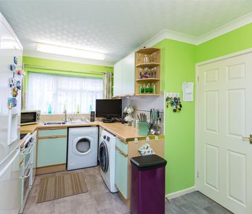 Greenlands Avenue, Greenlands, Redditch - Photo 5