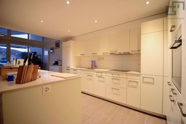 High ceilings with gallery! - Photo 1