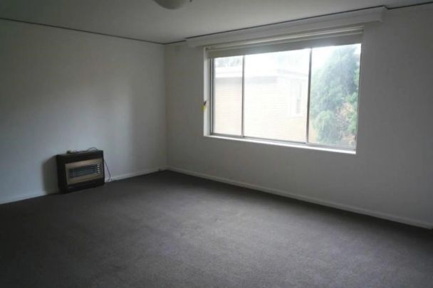 Spacious Apartment in the Heart of South Yarra! - Photo 1