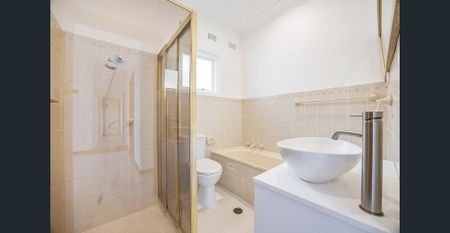 Three-Bedroom Castle Cove Home with Pool and Stunning Views - Photo 3