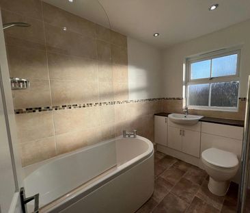 Detached house to rent on - Photo 1