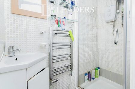 8 bedroom terraced house to rent - Photo 4