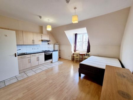 Studio to rent - Photo 3
