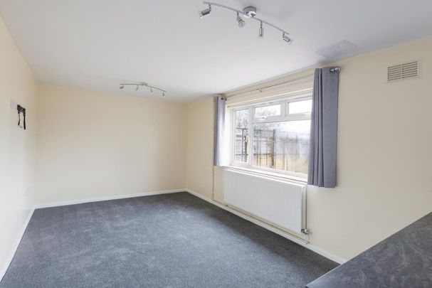 4 Bed House - Photo 1