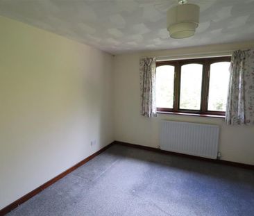 5 bedroom link detached house to rent - Photo 4