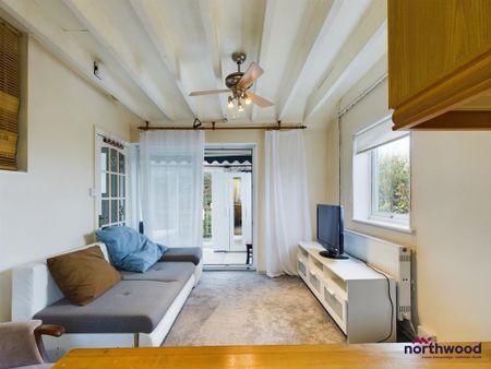 1 bedroom flat to rent - Photo 2