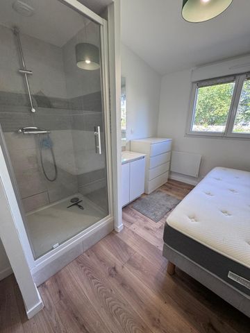 Location Appartement 5 pièces 116m² LORIENT 56100 - Photo 4