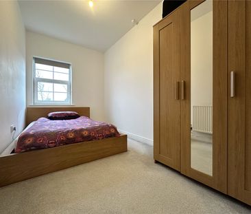 30, Stoneleigh Court, Leeds, LS17 8FN - Photo 3