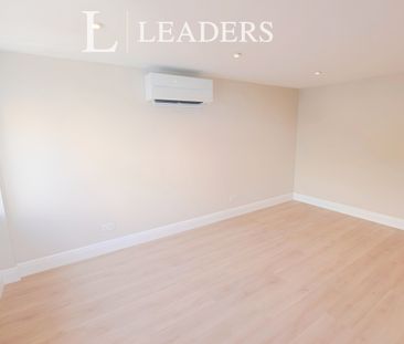1 bedroom bungalow to rent Larksway, Bishops Stortford, CM23 - Photo 2