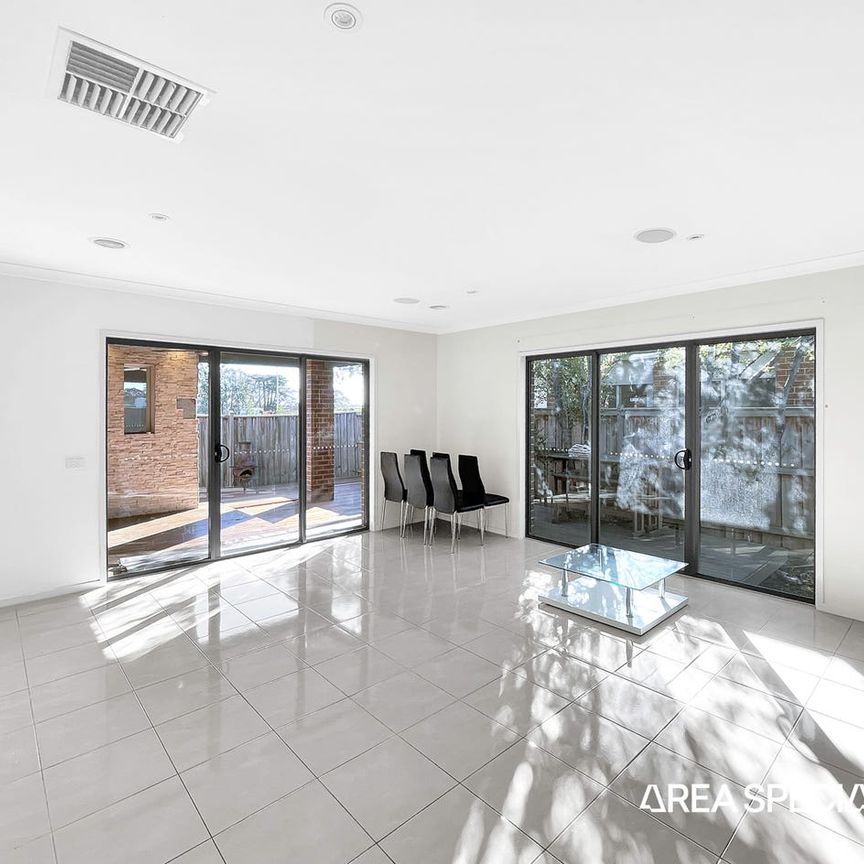 Stylish Family Living with Space, Comfort & Convenience - Photo 1