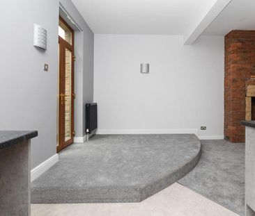 3 bedroom end of terrace house to rent - Photo 2