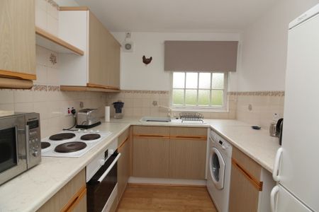 1 Bedroom Apartment - Photo 2