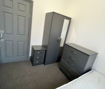 Room in a Shared House, Pendennis St, L6 - Photo 4