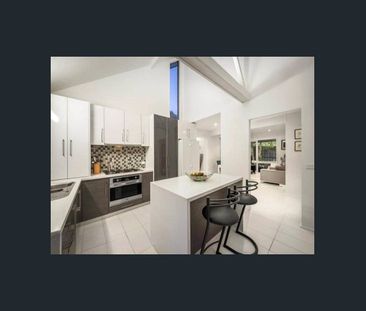 Fully Furnished 3-Bedroom Home with Study, Mountain Views & Double ... - Photo 5