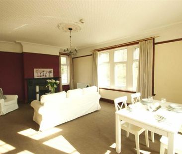 3 bedroom flat to rent - Photo 2