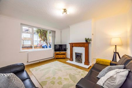 3 bedroom semi-detached house to rent - Photo 4