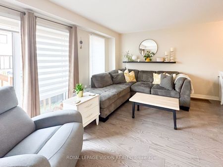 For Lease - 74 Caspian Square, Clarington, Ontario - Photo 3