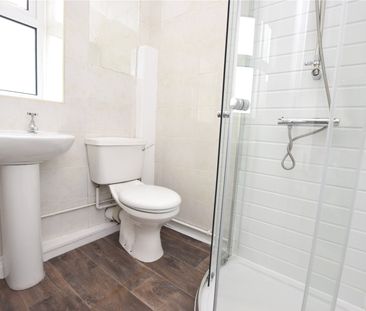 11, Holywell Lane, Leeds, West Yorkshire, LS17 8HA - Photo 1